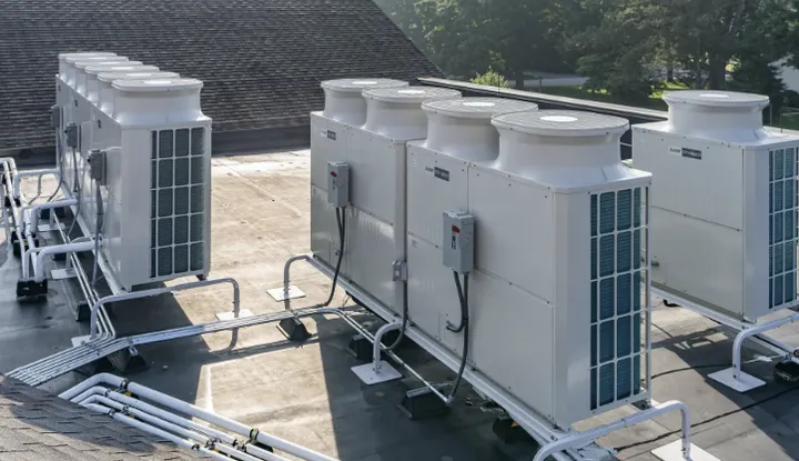 Rooftop VRF outdoor units with insulated pipework